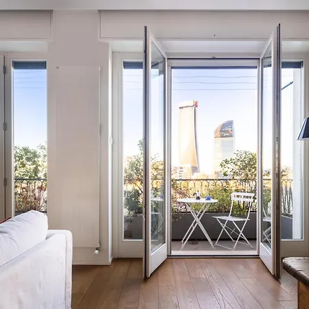 Life View With Terrace R&r Milano